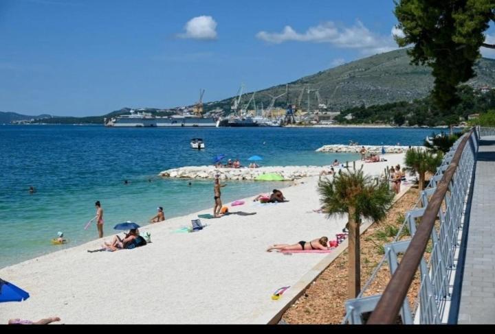 Apartman Mikola With Sea View Трогир Экстерьер фото